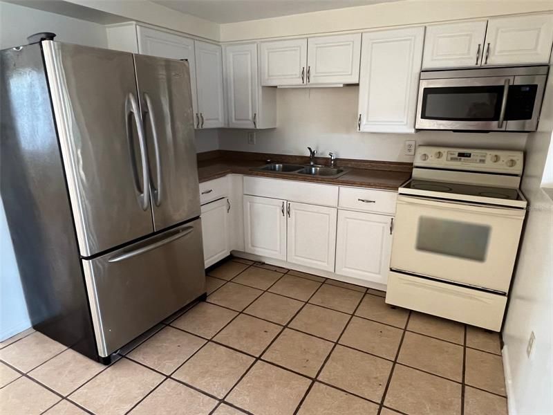 Recently Rented: $1,600 (2 beds, 1 baths, 1289 Square Feet)