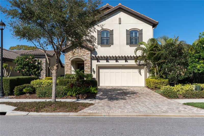 Recently Sold: $989,000 (3 beds, 3 baths, 2822 Square Feet)