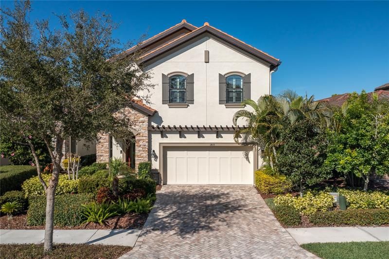 Recently Sold: $989,000 (3 beds, 3 baths, 2822 Square Feet)