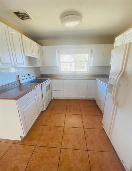 Recently Rented: $2,075 (3 beds, 2 baths, 1338 Square Feet)