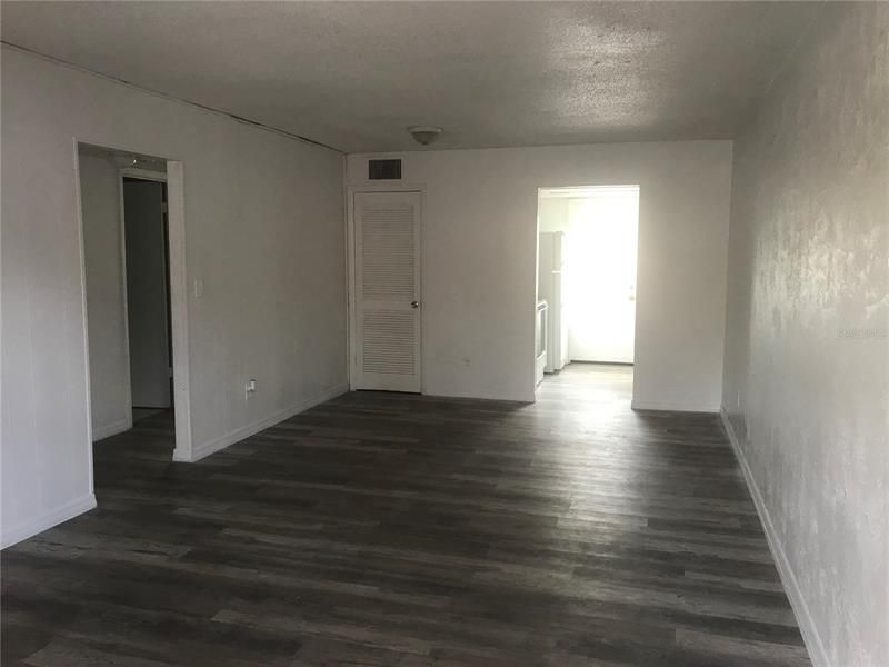 Recently Rented: $975 (2 beds, 1 baths, 800 Square Feet)
