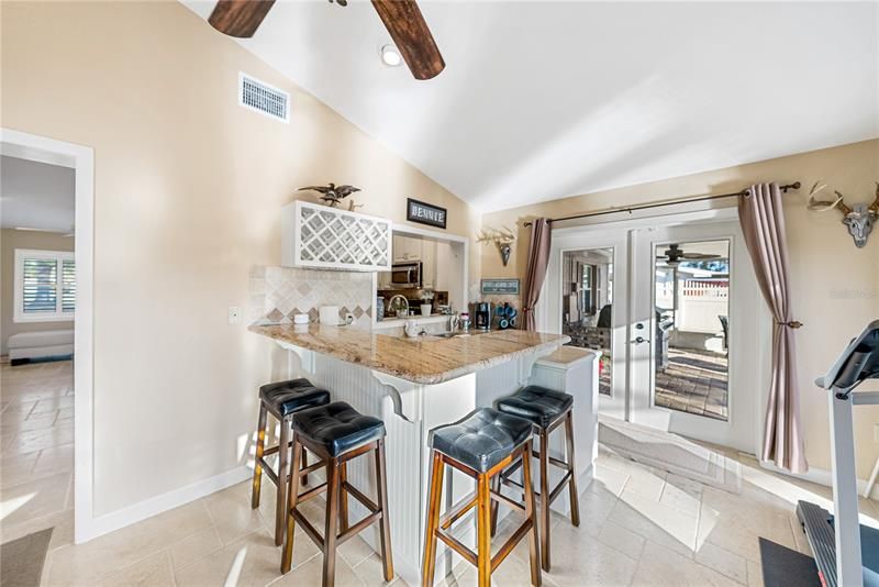 Recently Sold: $375,000 (2 beds, 2 baths, 1546 Square Feet)
