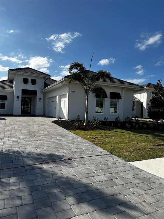 最近售出: $1,212,740 (3 贝兹, 3 浴室, 2627 平方英尺)