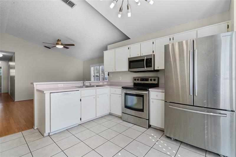 Recently Rented: $2,200 (3 beds, 2 baths, 1152 Square Feet)