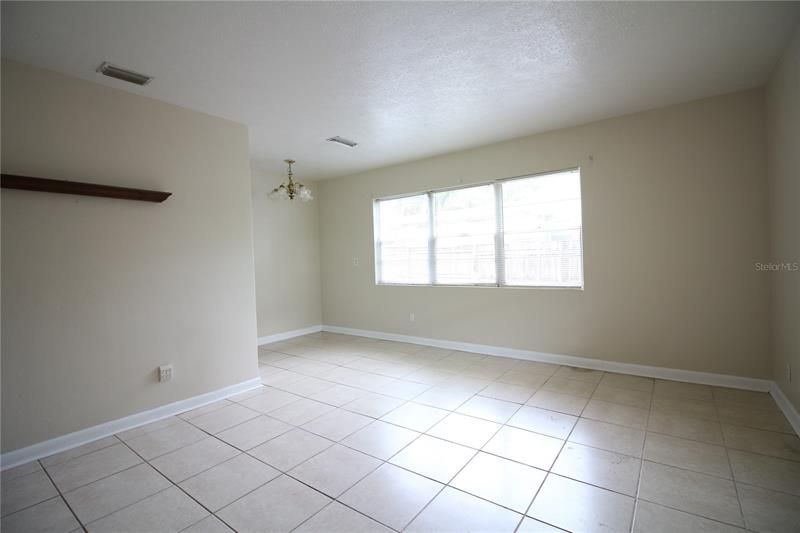 Recently Rented: $1,200 (2 beds, 1 baths, 725 Square Feet)