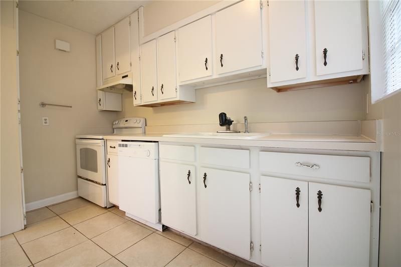 Recently Rented: $1,200 (2 beds, 1 baths, 725 Square Feet)