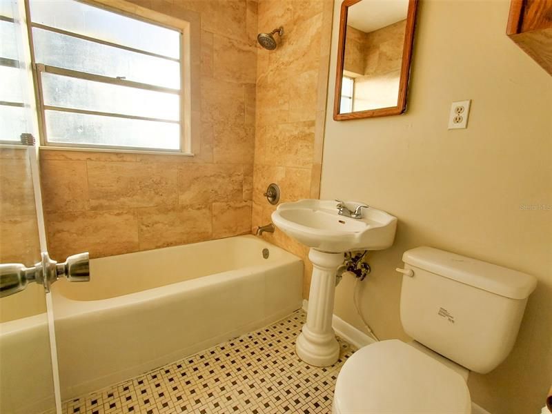 最近租的: $1,200 (2 贝兹, 1 浴室, 725 平方英尺)