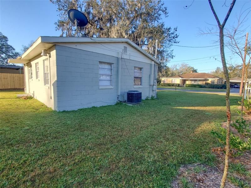 Recently Rented: $1,200 (2 beds, 1 baths, 725 Square Feet)