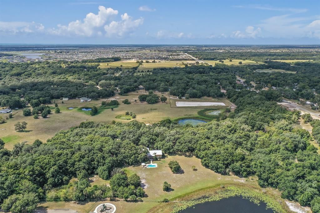 На продажу: $1,800,000 (16.33 acres)