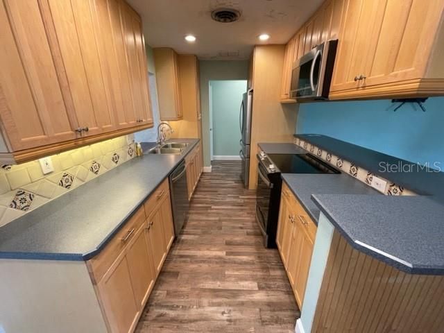 Recently Rented: $2,450 (3 beds, 2 baths, 1204 Square Feet)