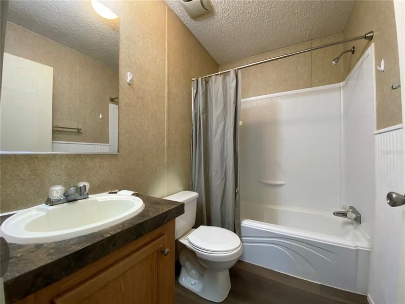 最近售出: $149,900 (3 贝兹, 2 浴室, 1296 平方英尺)