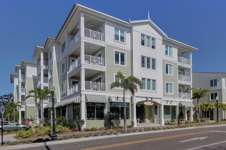 Recently Sold: $1,100,000 (2 beds, 2 baths, 1646 Square Feet)