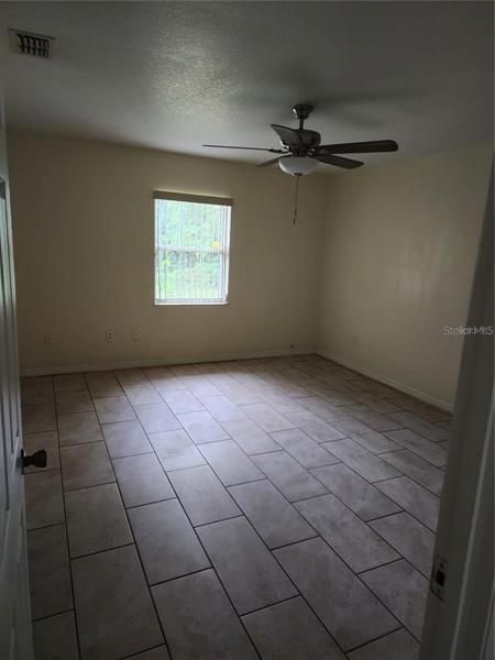 Recently Rented: $1,800 (4 beds, 2 baths, 1734 Square Feet)