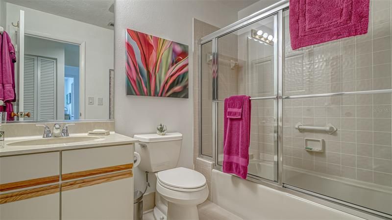 最近售出: $500,000 (2 贝兹, 2 浴室, 1561 平方英尺)