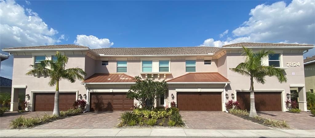 Active With Contract: $851,845 (3 beds, 2 baths, 2629 Square Feet)