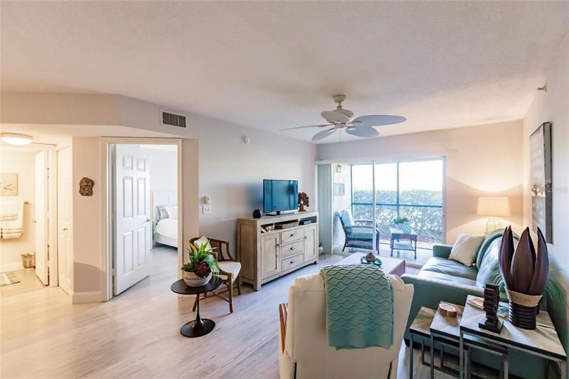 Recently Sold: $259,000 (1 beds, 1 baths, 713 Square Feet)