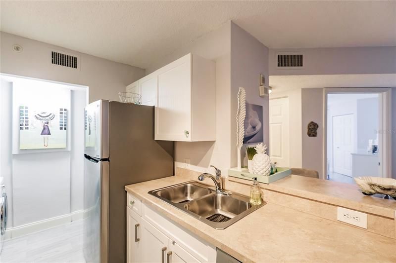 Recently Sold: $259,000 (1 beds, 1 baths, 713 Square Feet)