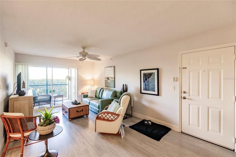 Recently Sold: $259,000 (1 beds, 1 baths, 713 Square Feet)