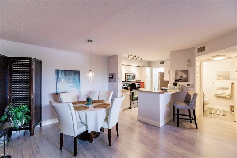 Recently Sold: $259,000 (1 beds, 1 baths, 713 Square Feet)