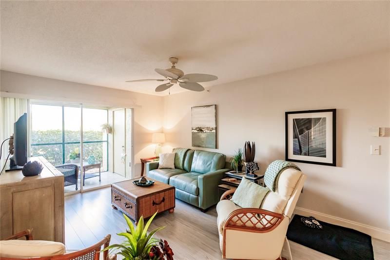 Recently Sold: $259,000 (1 beds, 1 baths, 713 Square Feet)