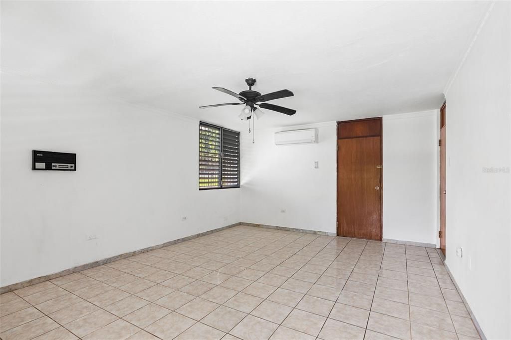 Vendido Recientemente: $607,250 (5 camas, 5 baños, 3475 Pies cuadrados)