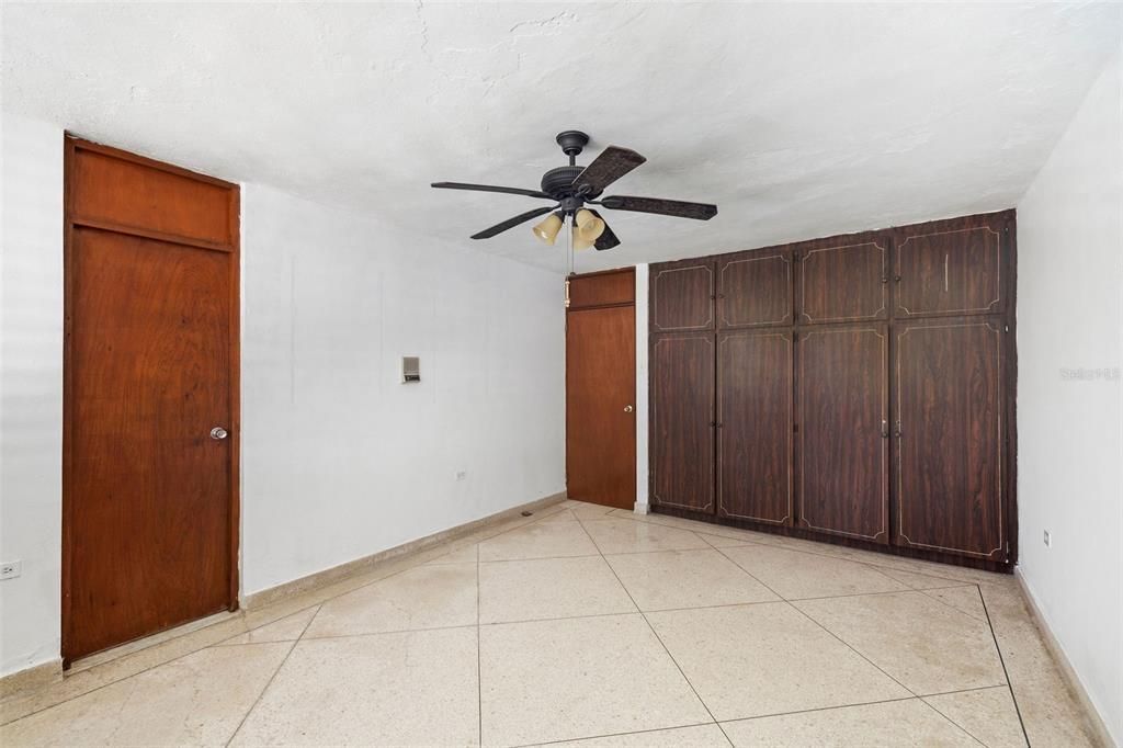 Vendido Recientemente: $607,250 (5 camas, 5 baños, 3475 Pies cuadrados)