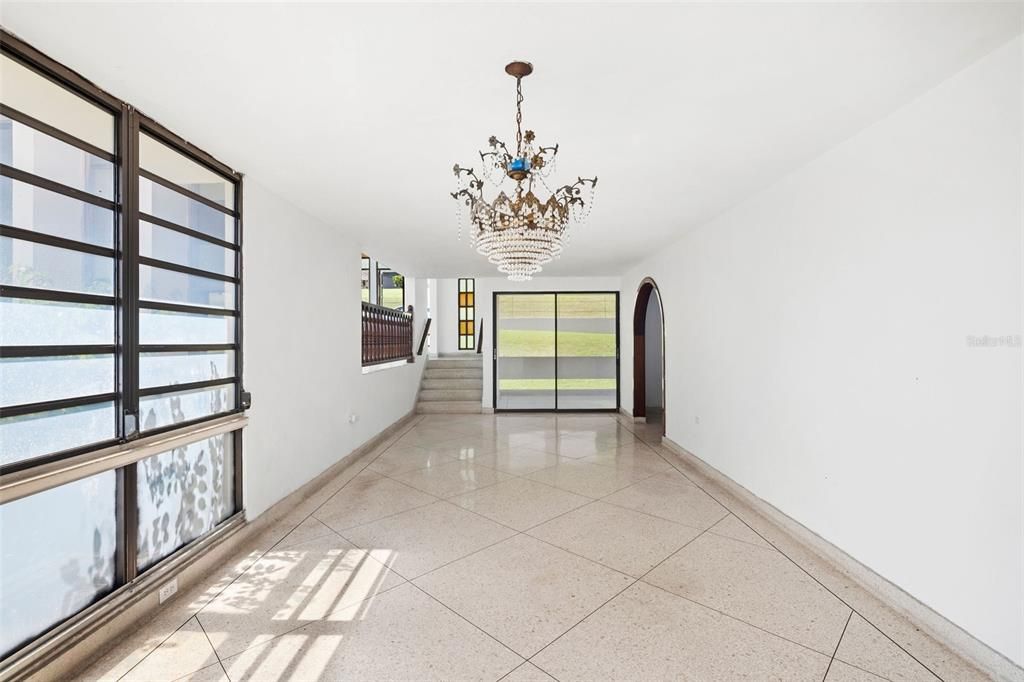 Vendido Recientemente: $607,250 (5 camas, 5 baños, 3475 Pies cuadrados)