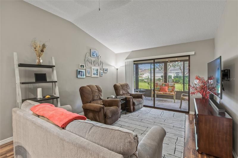 Recently Sold: $210,000 (2 beds, 2 baths, 1004 Square Feet)