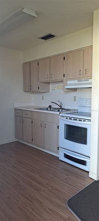 Recently Rented: $1,200 (2 beds, 1 baths, 624 Square Feet)