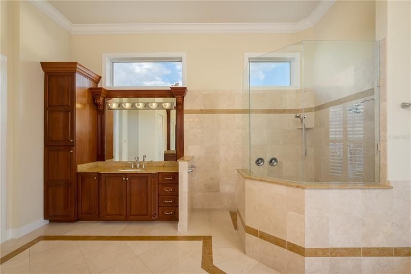 最近售出: $1,725,000 (4 贝兹, 5 浴室, 4179 平方英尺)