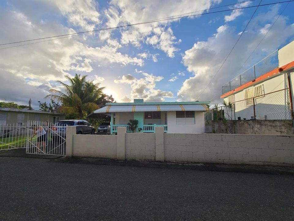 Frente desde la calle