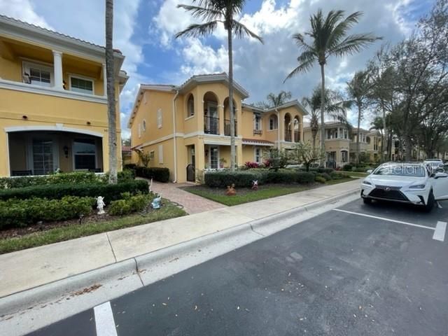 Recently Sold: $480,000 (3 beds, 3 baths, 1868 Square Feet)