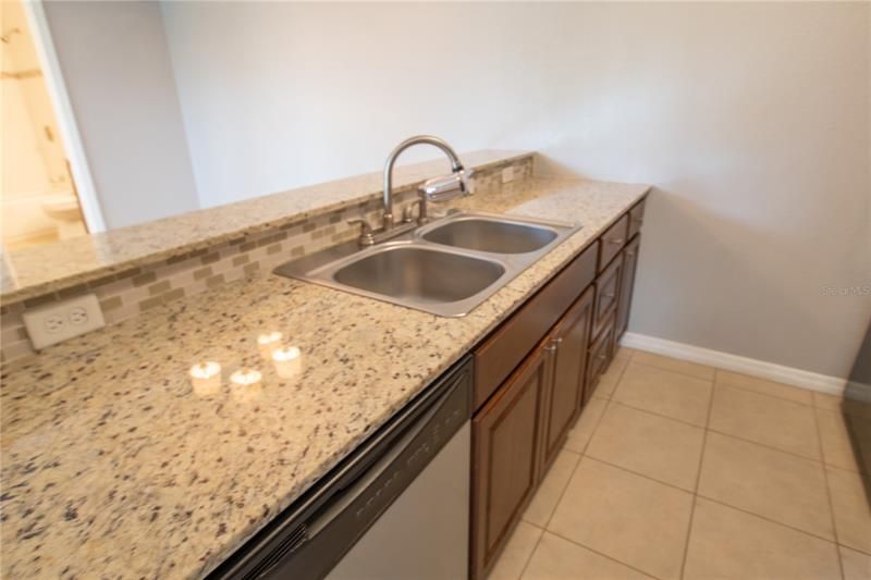 Recently Rented: $1,350 (1 beds, 1 baths, 563 Square Feet)