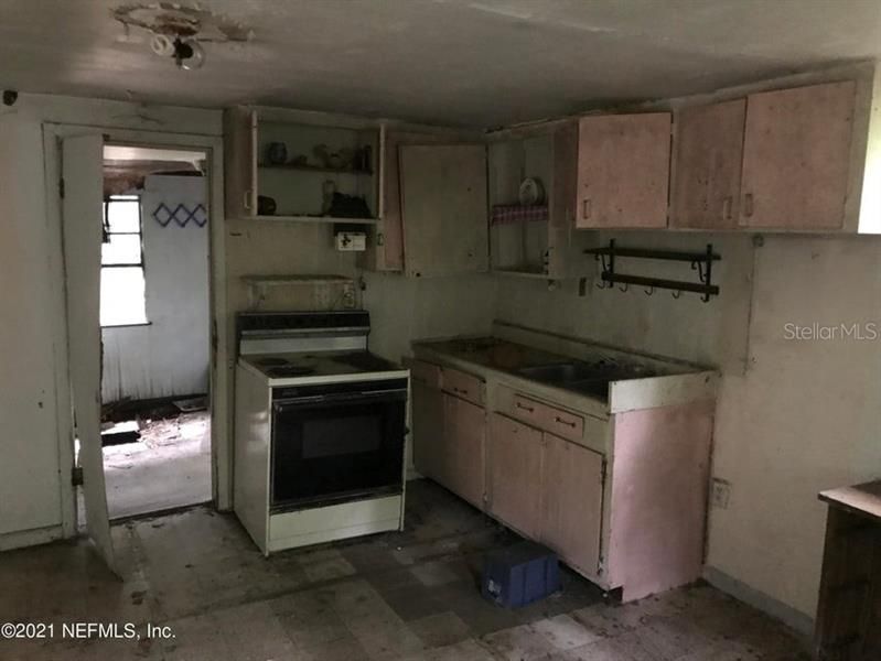 Recently Sold: $69,000 (1 beds, 1 baths, 700 Square Feet)