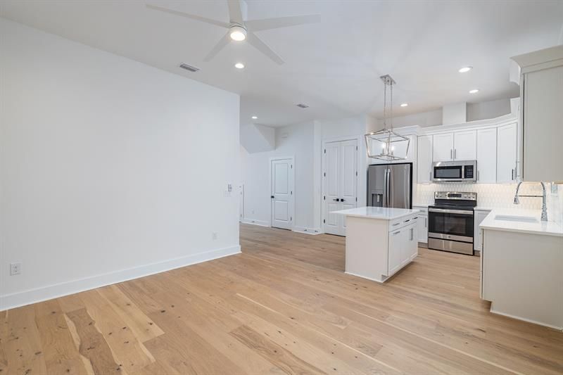 Recently Sold: $479,000 (3 beds, 2 baths, 1511 Square Feet)