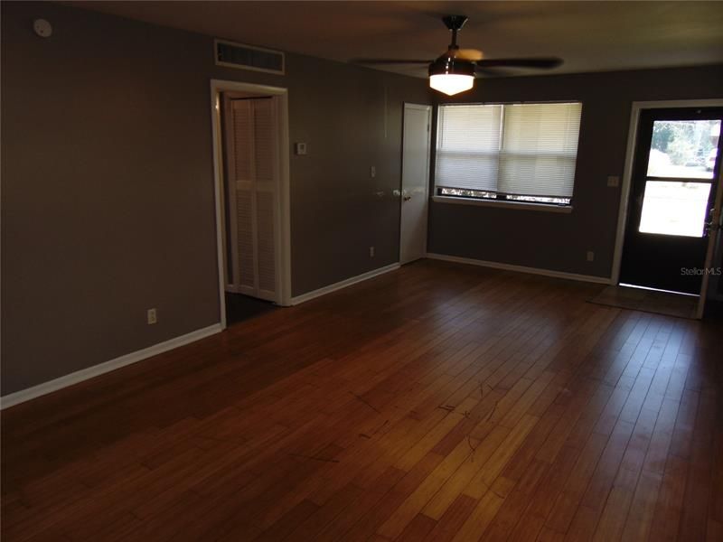 Recently Rented: $1,515 (3 beds, 2 baths, 1100 Square Feet)