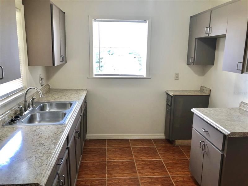 Recently Rented: $1,100 (2 beds, 1 baths, 696 Square Feet)