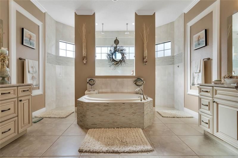 最近售出: $865,000 (4 贝兹, 3 浴室, 3019 平方英尺)