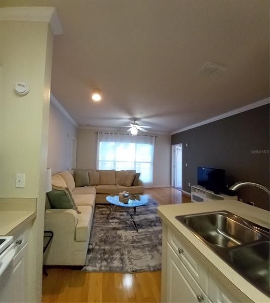 Recently Rented: $1,950 (2 beds, 2 baths, 1010 Square Feet)