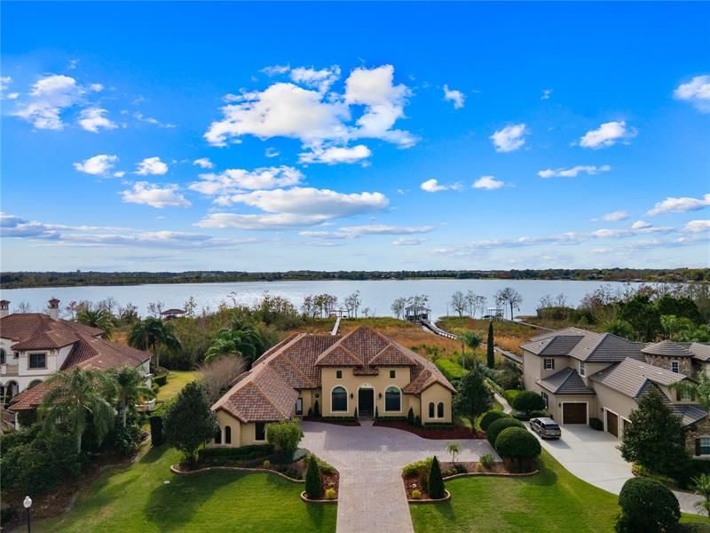 A rarely-available Loch Leven LAKEFRONT jewel box 5 minutes from artfully fun, restaurant-rich downtown Mt. Dora.