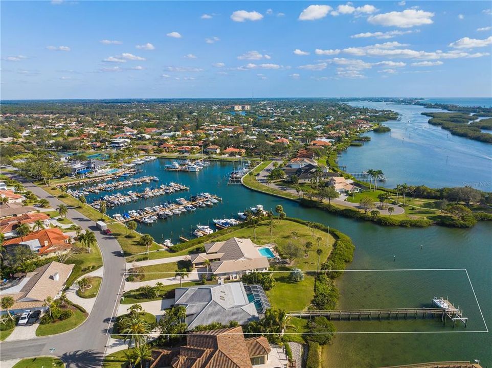 Recently Sold: $3,200,000 (3 beds, 3 baths, 3202 Square Feet)