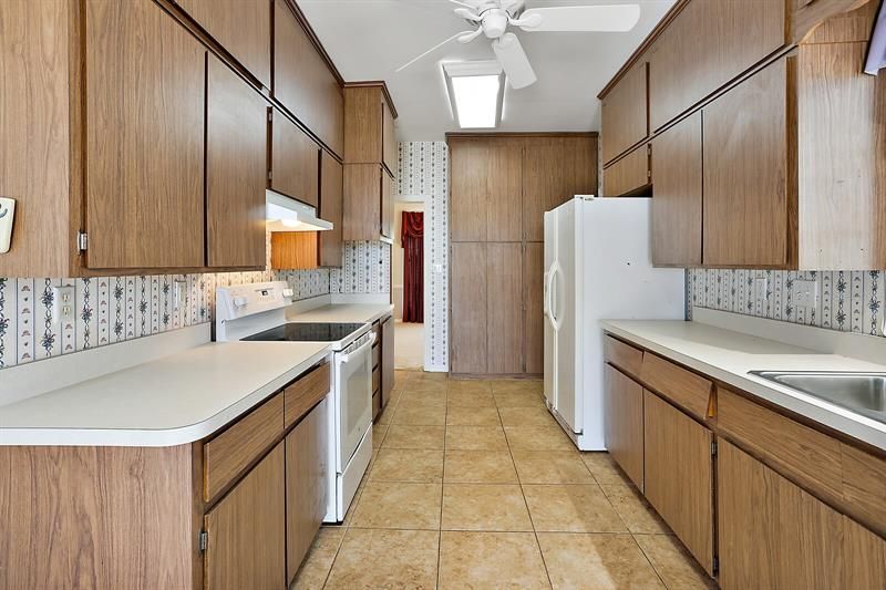 Loads of cabinetry in the kitchen!