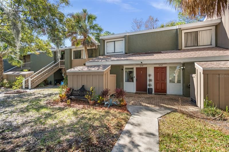 Recently Sold: $220,000 (2 beds, 1 baths, 999 Square Feet)