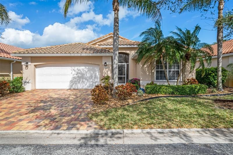 Recently Sold: $560,000 (3 beds, 2 baths, 1555 Square Feet)