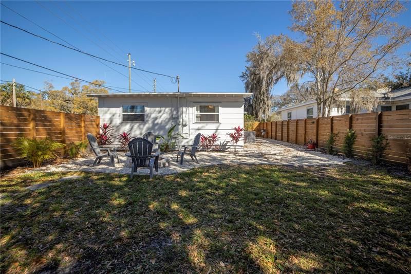Recently Rented: $3,000 (3 beds, 1 baths, 875 Square Feet)