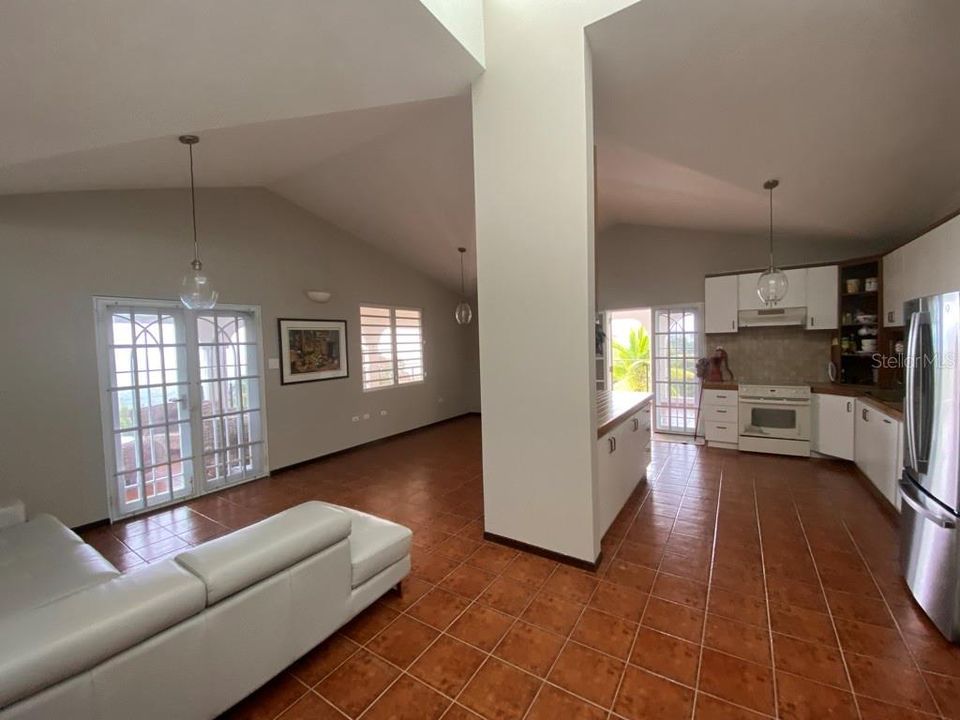 For Sale: $454,000 (3 beds, 3 baths, 3500 Square Feet)