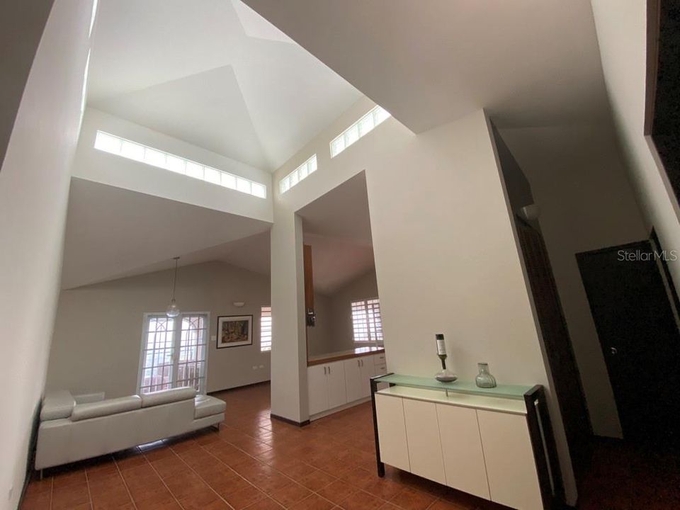 En Venta: $454,000 (3 camas, 3 baños, 3500 Pies cuadrados)