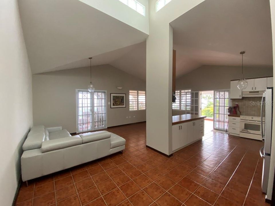 For Sale: $454,000 (3 beds, 3 baths, 3500 Square Feet)