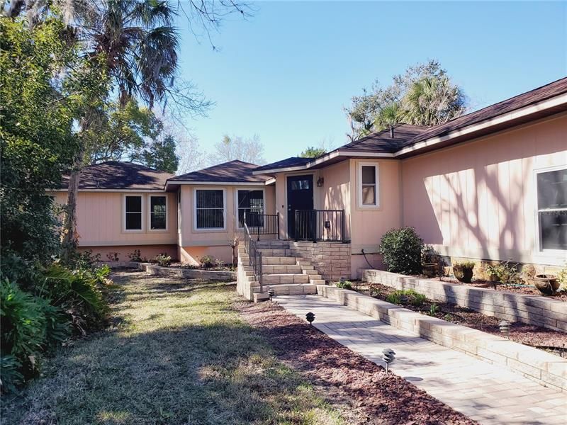 Recently Sold: $639,000 (3 beds, 2 baths, 1850 Square Feet)