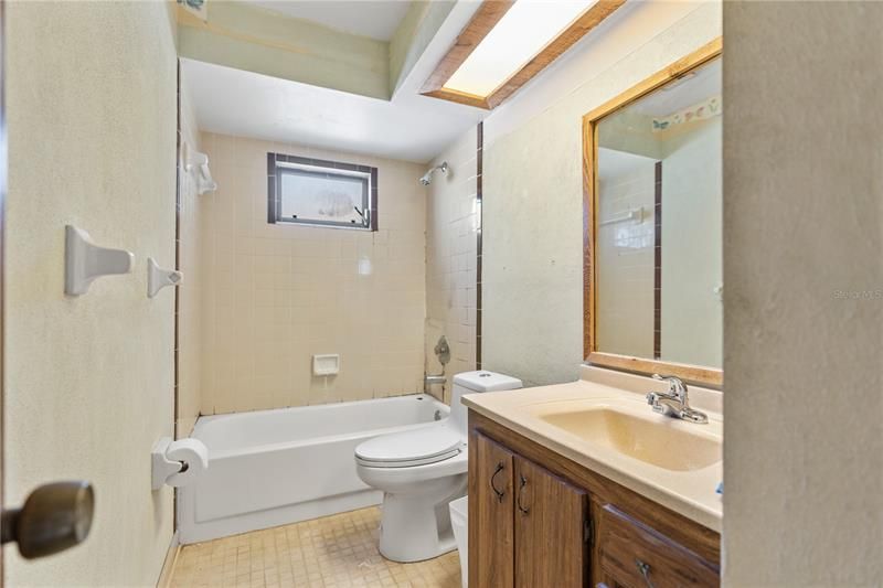 最近售出: $275,000 (3 贝兹, 2 浴室, 1432 平方英尺)